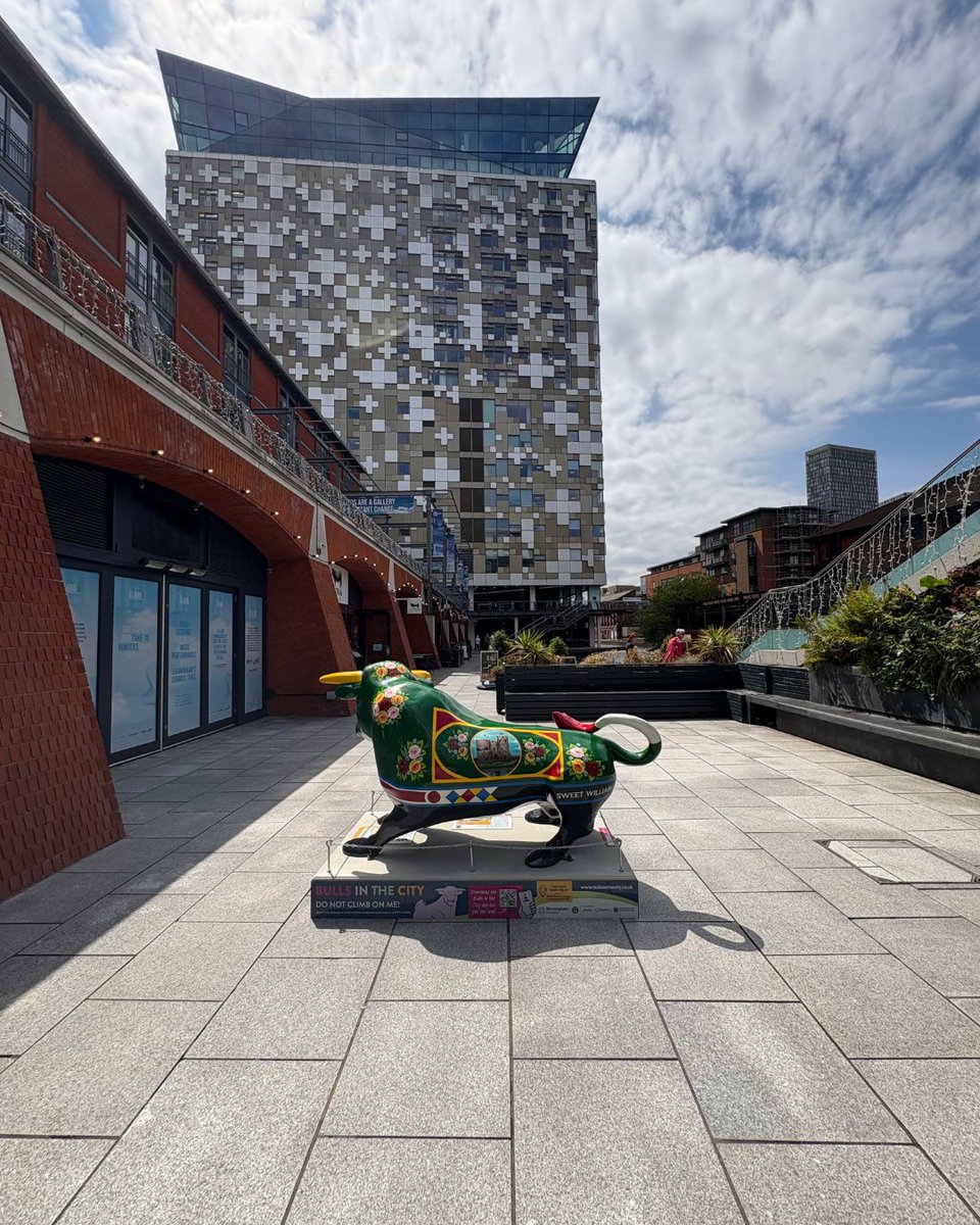 thecubebham's tweet image. A bull has been spotted near #TheCube. 🔎 🐂
How many of the bulls in the city trail have you seen?
#Birmingham