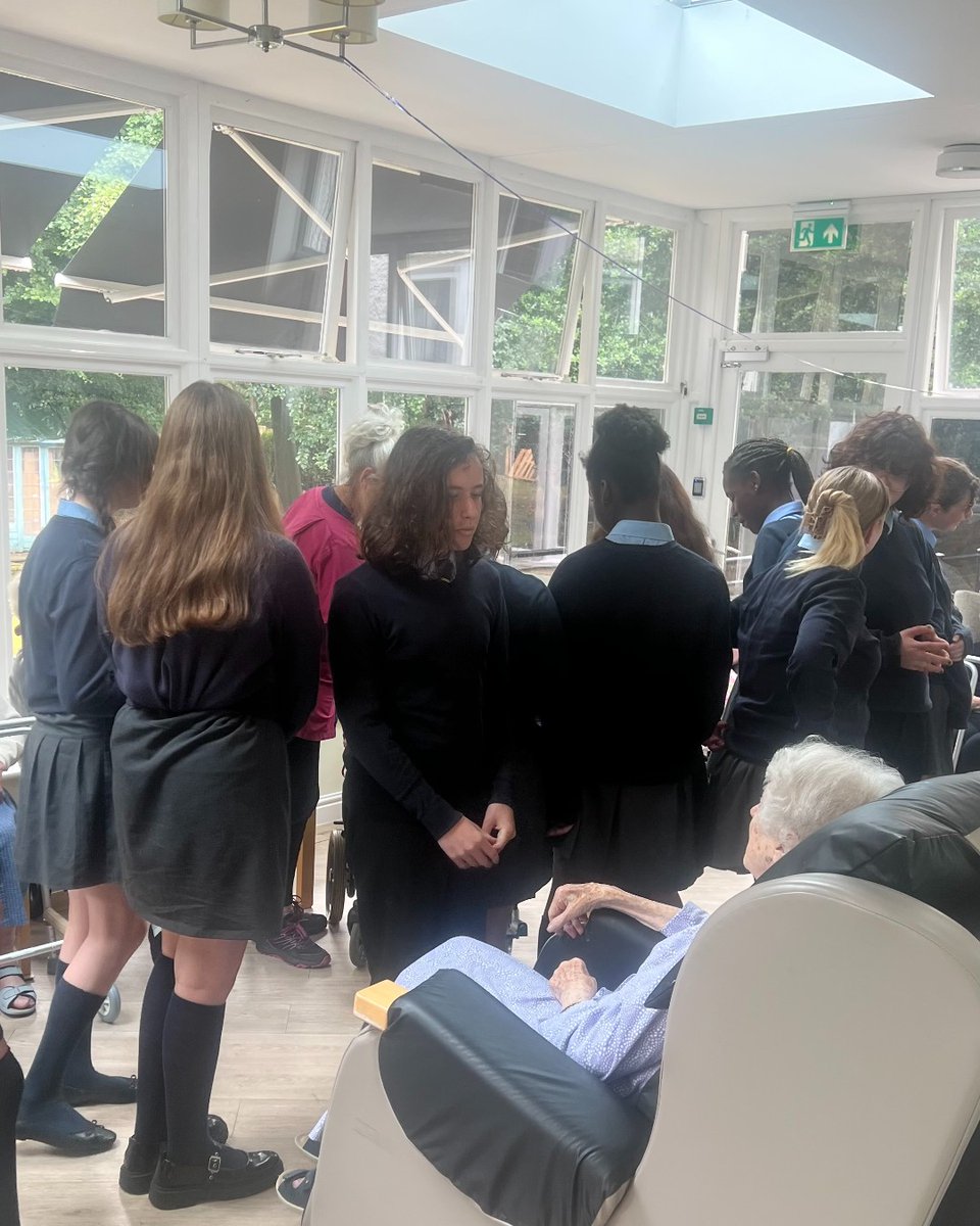 SacredHrtCrosby's tweet image. 🎵This week, some of our #Choir and #Chaplaincy Group attended Warren Park Nursing Home.

The Choir entertained the residents with a number of songs beautifully performed, whilst the Chaplaincy team entertained with a good old game of Bingo! 

#ToBeMore  #CommunityEngagement