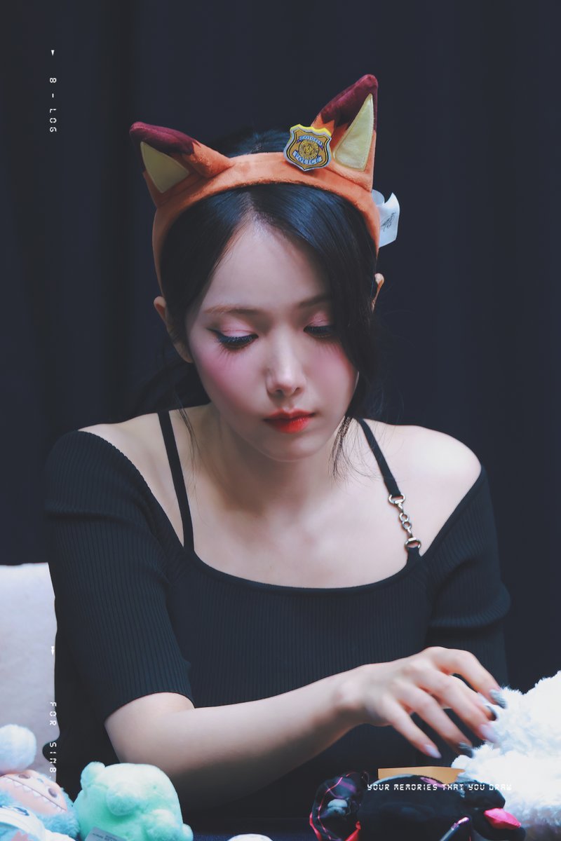 B_log0603's tweet image. 250712 학동 팬 사인회

#비비지 #신비 #VIVIZ #SINB