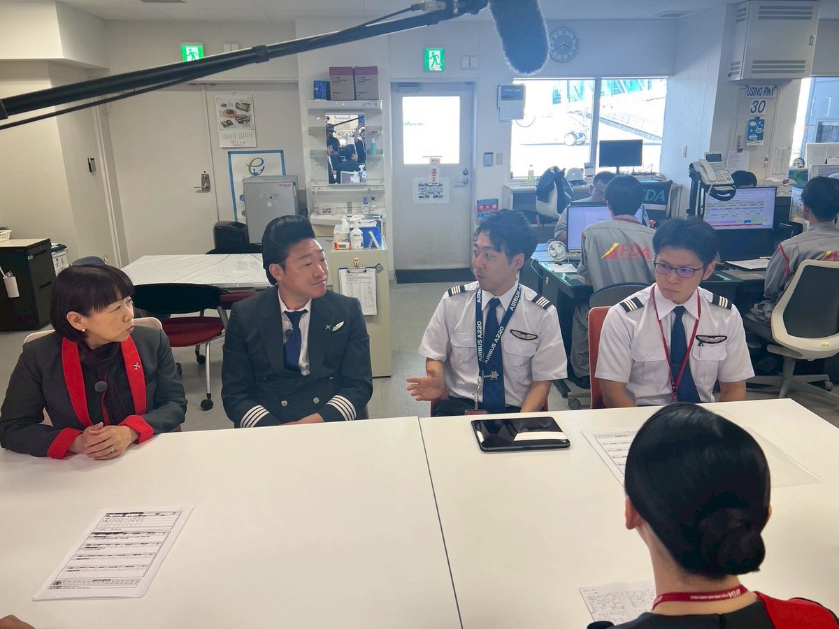 SDT_marugoto's tweet image. あす7/18(金)は、
#みやぞんｃｈ🎸 

FDA全面協力‼️航空会社フライト最前線🛫
立ち入り禁止エリア🚫大公開👀
フライト直前完全密着🧑‍✈️👩‍✈️

お楽しみに✨

📢みやぞんch &amp;amp;ペコリーノは、Huluで見逃し配信をしています！詳しくはまるごとHPへ💻県外の皆様もぜひお楽しみください🙇😆

#まるごと