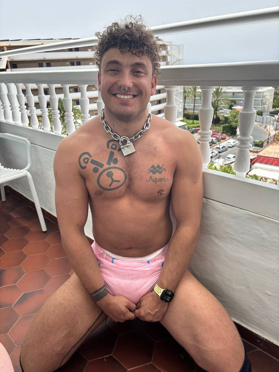 Week with Owner <a href="/thinkingbound/">thinkingbound</a> in GC - it earnt it’s Collar and is a very happy object!