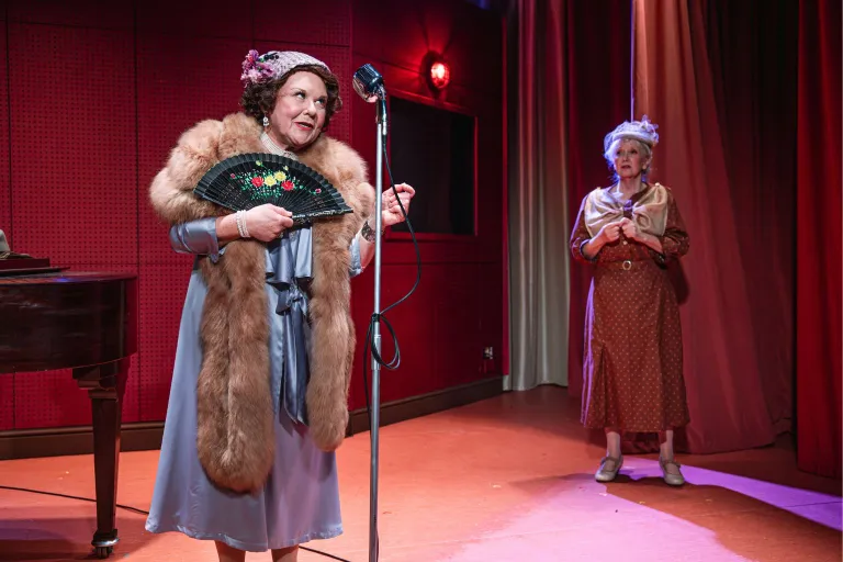 WhatsOnStage's tweet photo. Glorious! to return for new tour with Wendi Peters https://t.co/6S4HqzIOOc https://t.co/qpUBvypH3G
