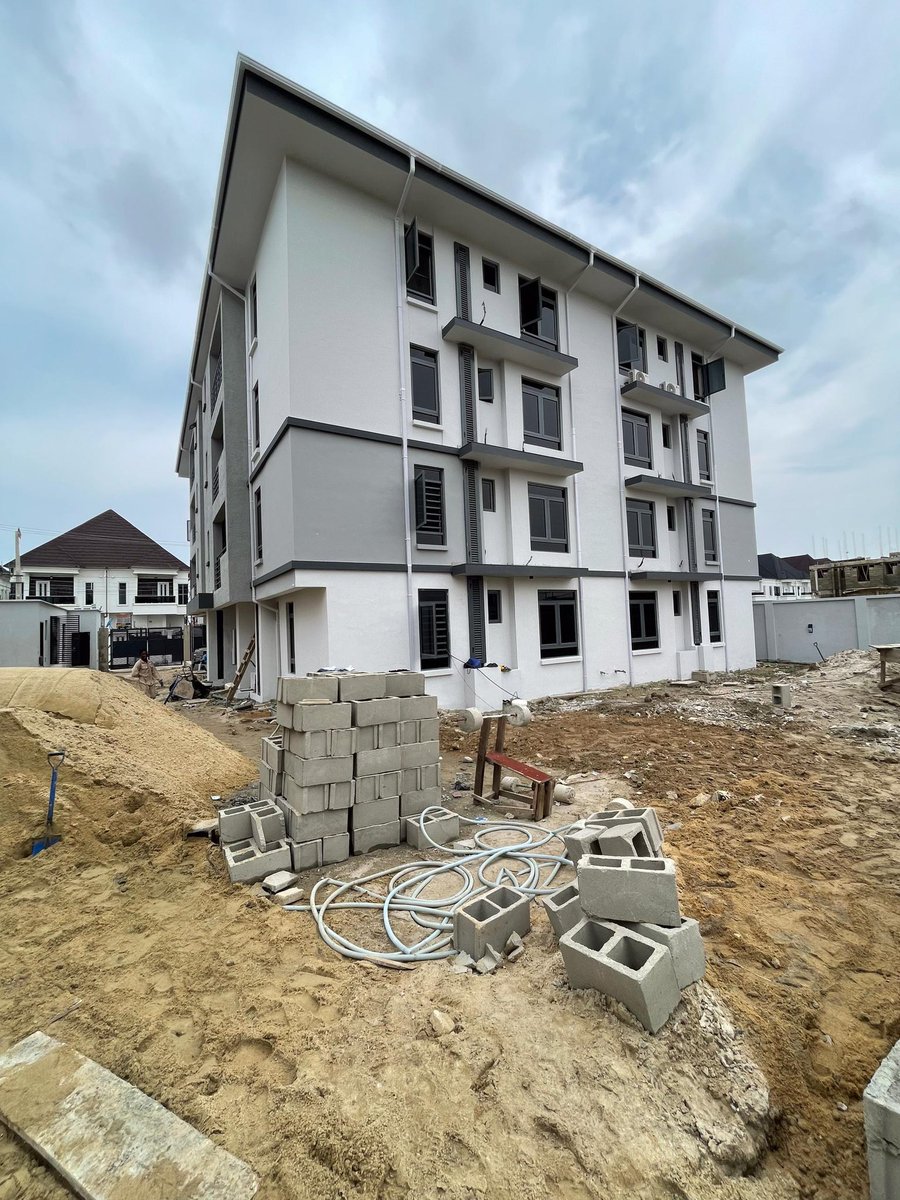 Crayjoe_'s tweet image. 2 BEDROOM APARTMENT
LOCATION: OSAPA LONDON, LEKKI
PRICE: N120M
FEATURES:
Spacious rooms
Ample car space
Fitted kitchen
Gated compound
Serene environment
All rooms en-suite
Security lights.
Title: C of O