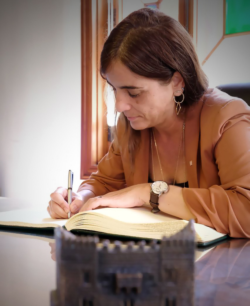 recercauniscat's tweet image. 📍La consellera Núria Montserrat visita l’Ajuntament de Viladecans i es reuneix amb l’alcaldessa Olga Morales i el seu equip
📌Aborden la implicació de la ciutat en la @redimpulso, que agrupa a ciutats compromeses amb la promoció del coneixement i la innovació en l'àmbit local