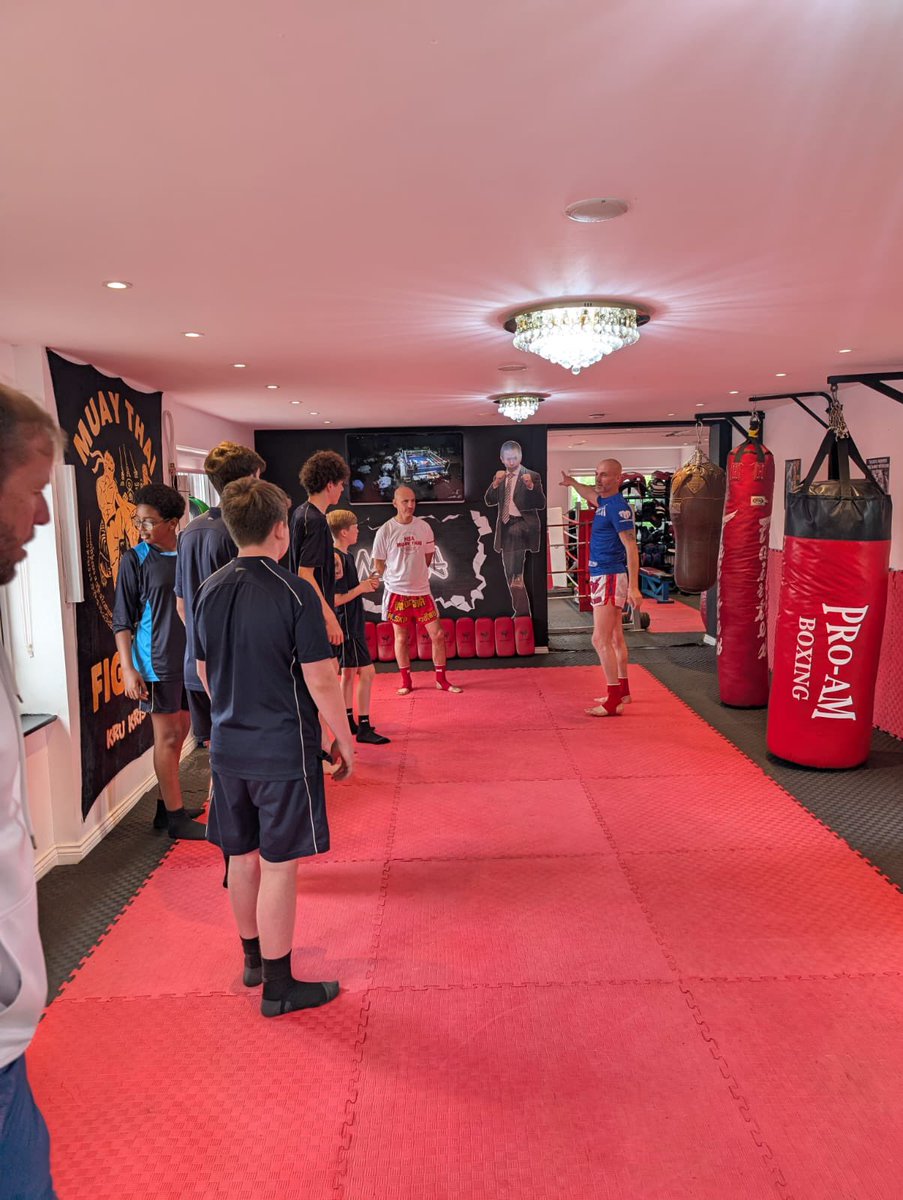 MaghullHighsch's tweet image. Mrs Corrigan&apos;s coaching circle visited Kru Kris&apos;s MSA gym in Maghull to practice MMA skills and embed the principles they have learnt in Mind Mastery with Mark Duck. Well done to the boys for their hard work engaging in Mind Mastery over the last few months.