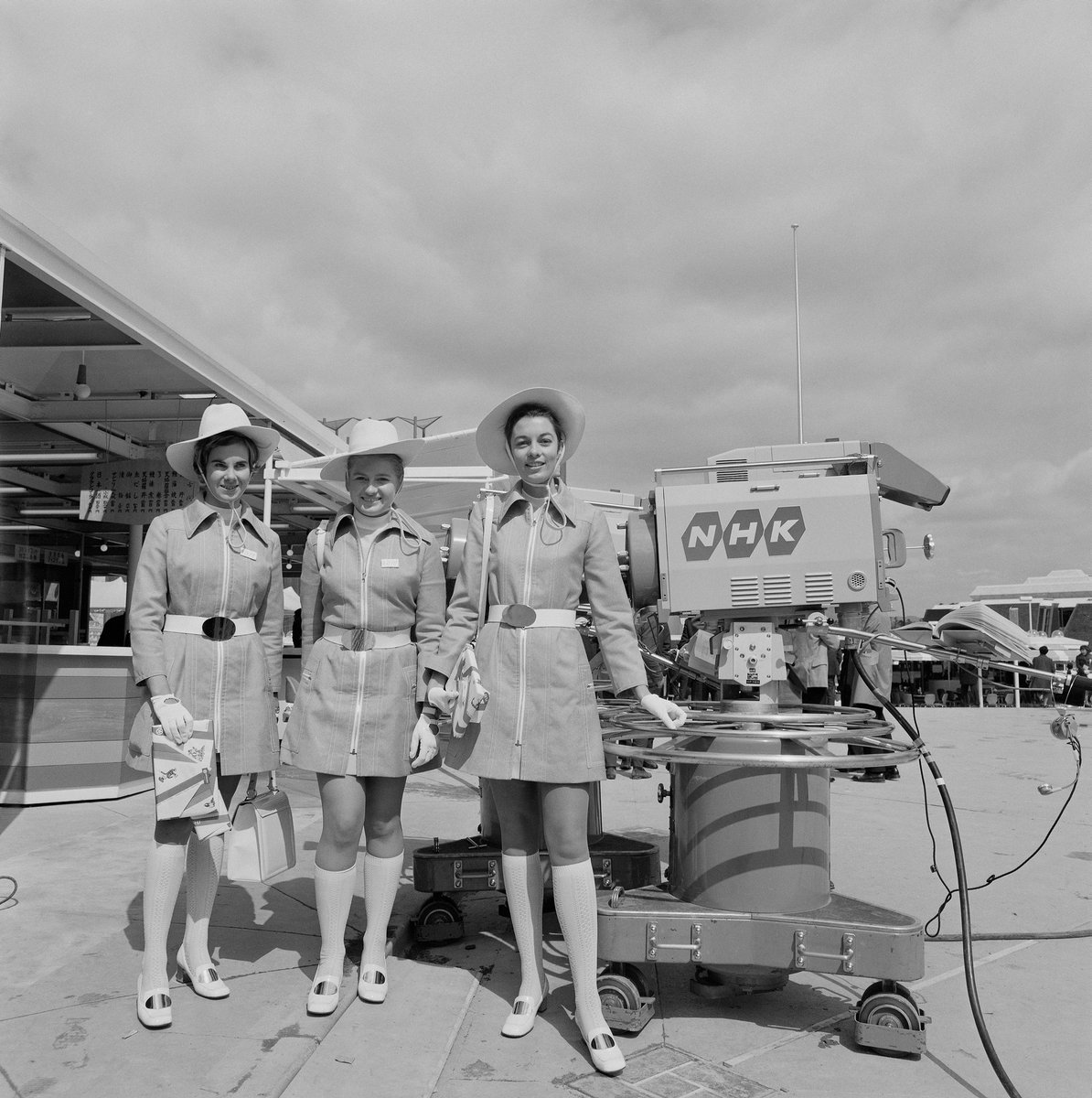 🌏✨アジア初の万博、1970年の大阪万博を振り返り！

#オーストラリアパビリオン は、ブーメラン、大胆なデザイン、そして壮大なアイデアで世界を魅了しました。

あれから55年、#大阪関西万博 で、新たな物語を届けに再び大阪へ。

#思い出の一枚 #1970年大阪万博