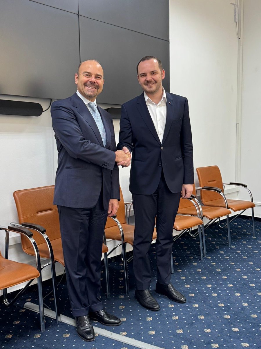 Italy in Romania (@italyinromania) on Twitter photo Amb. <a href="/_AlfredoDurante/">Alfredo Durante Mangoni</a> met 🇷🇴 Health Minister <a href="/RogobeteAlex/">Alexandru Rogobete</a> to discuss 🇮🇹🇷🇴 #health cooperation: oncology, transplants, blood banks, medical training, green hospitals, #asbestos removal & professional networks. Stronger ties for better care. 🤝 Amb. <a href="/_AlfredoDurante/">Alfredo Durante Mangoni</a> met 🇷🇴 Health Minister <a href="/RogobeteAlex/">Alexandru Rogobete</a> to discuss 🇮🇹🇷🇴 #health cooperation: oncology, transplants, blood banks, medical training, green hospitals, #asbestos removal & professional networks. Stronger ties for better care. 🤝