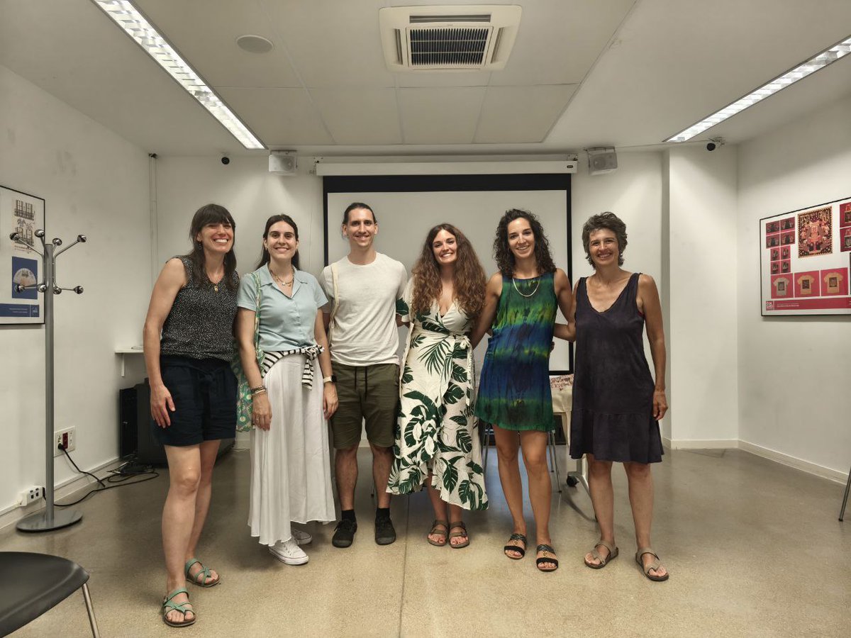 omniumgracia's tweet image. Ahir vam iniciar un nou grup de Vincles a Gràcia amb la Fundació Festa Major de Gràcia.
Primera trobada a l’Espai Albert Mussons, amb festeres i festers dels carrers de Gràcia. Un èxit!
Amb moltes ganes que el grup creixi i agafi autonomia.