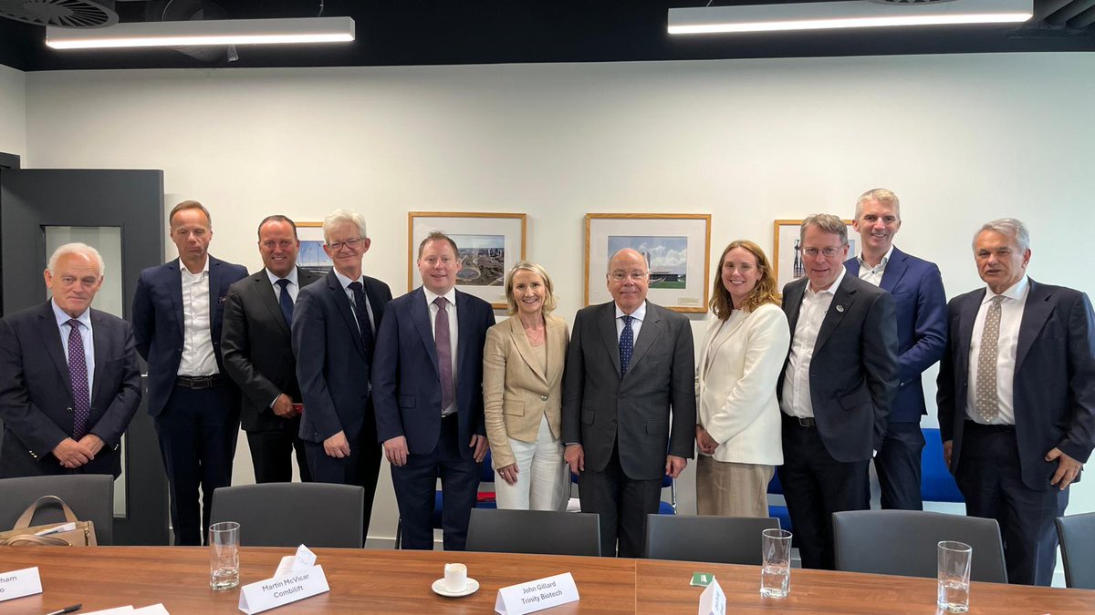 Entirl's tweet image. Enterprise Ireland joined a roundtable at the Brazilian Embassy with Minister Mauro Vieira and Ambassador Flávio Macieira. Discussions focused on trade, taxation, and connectivity. Attendees included ICON, Kingspan, Carbery, Glanbia, and Joe Healy, Head of Global Markets.