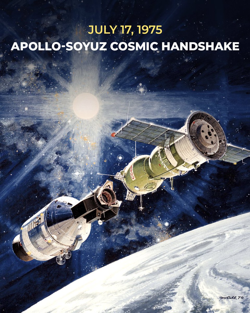 StarWalk's tweet image. 🤝 On July 17, 1975, the American Apollo and the Soviet Soyuz spacecraft docked in orbit 222 km above Earth, marking the first international crewed mission. 🚀 From a surprise stowaway 🦟 to a clever solution for the language barrier, here's the story 👉 starwalk.space/news/apollo-so…