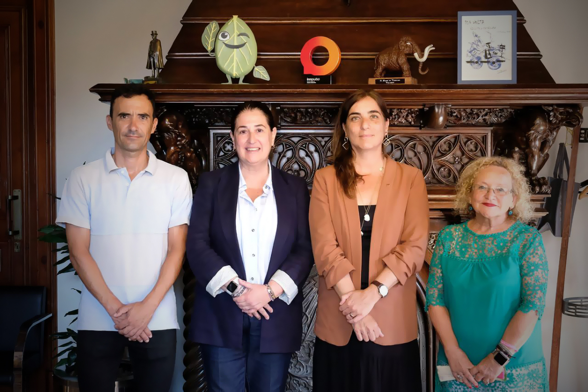 recercauniscat's tweet image. 📍La consellera Núria Montserrat visita l’Ajuntament de Viladecans i es reuneix amb l’alcaldessa Olga Morales i el seu equip
📌Aborden la implicació de la ciutat en la @redimpulso, que agrupa a ciutats compromeses amb la promoció del coneixement i la innovació en l'àmbit local