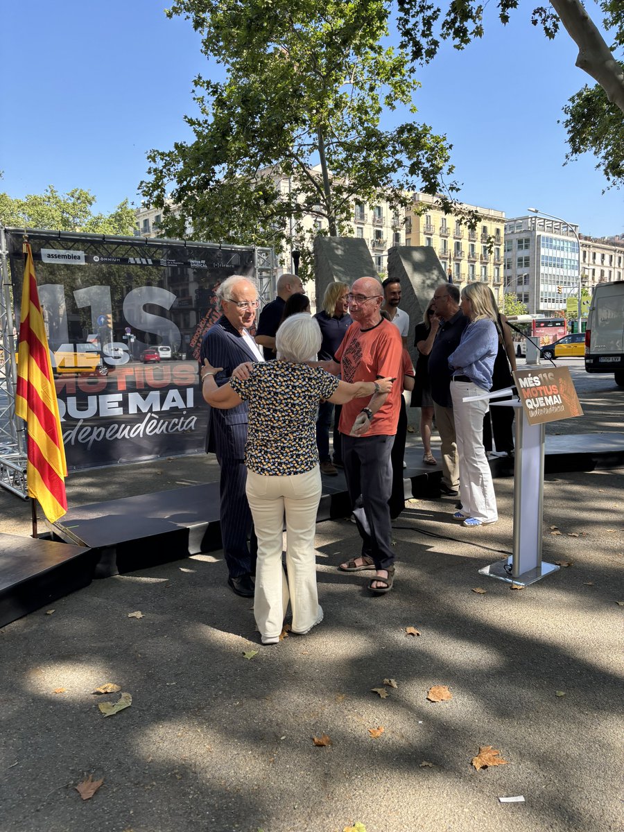 Consell de la República Catalana (@consellrep) on Twitter photo Presentem amb <a href="/assemblea/">Assemblea Nacional Catalana</a>, <a href="/omnium/">Òmnium Cultural</a>, <a href="/AMI__cat/">AMI</a>, <a href="/LaIntersindical/">LA INTERSINDICAL</a> i <a href="/elciemen/">CIEMEN</a> les mobilitzacions per la Diada de l'Onze de setembre d'enguany.
Més motius que mai, independència! Presentem amb <a href="/assemblea/">Assemblea Nacional Catalana</a>, <a href="/omnium/">Òmnium Cultural</a>, <a href="/AMI__cat/">AMI</a>, <a href="/LaIntersindical/">LA INTERSINDICAL</a> i <a href="/elciemen/">CIEMEN</a> les mobilitzacions per la Diada de l'Onze de setembre d'enguany.
Més motius que mai, independència!