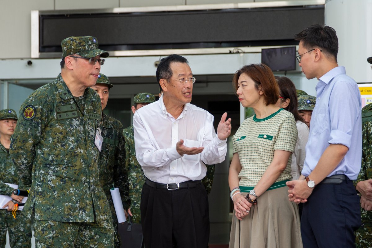 MoNDefense's tweet image. #HK41 #Day9
Tri-Service General Hospital held its first evacuation drill, verifying procedures to preserve medical capacity during sustained operations.
Minister Wellington Koo praised the effort and urged ongoing improvement through after-action reviews.
#ROCArmedForces