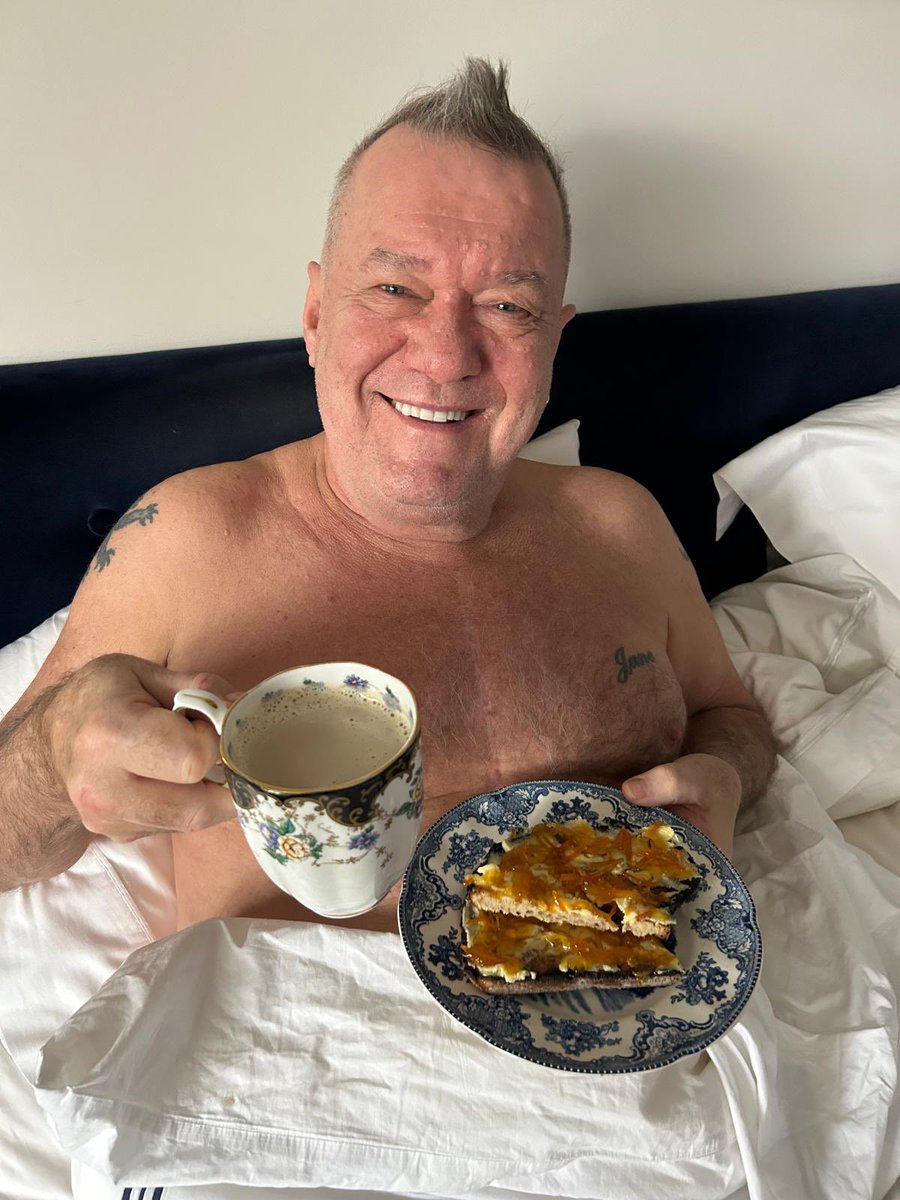 JimmyBarnes's tweet image. Breakfast in bed, yes I’m spoilt. Thank God for laps or I’d be the size of a house. Blueberry sourdough loaf to have with cauliflowers from the garden. Be warm everyone.
@jane13barnes