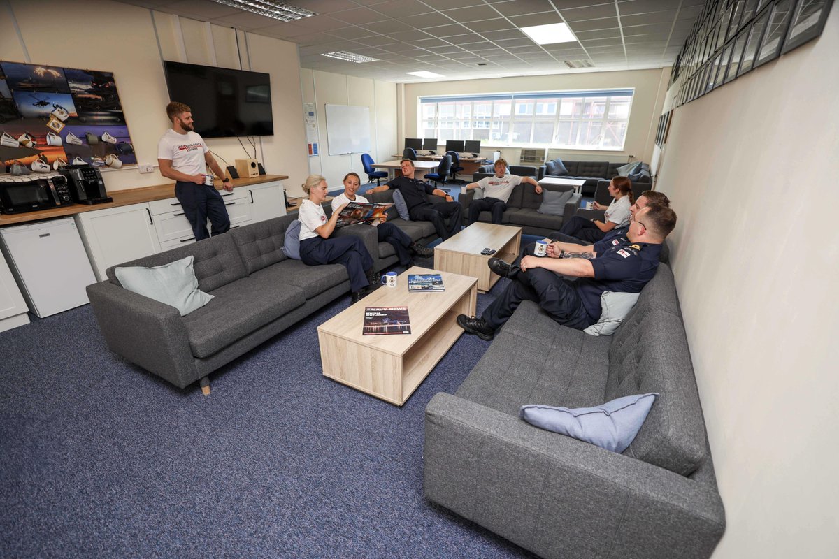 RNRMC's tweet image. RNRMC has funded the renovation of @HMSsultan’s Daedalus Senior Course Crew Room – enhancing a key space for Senior Engineering trainees with new furniture, kitchen fittings & study facilities. A vital investment in future Naval aviation talent. Read more: bit.ly/40kYFJa