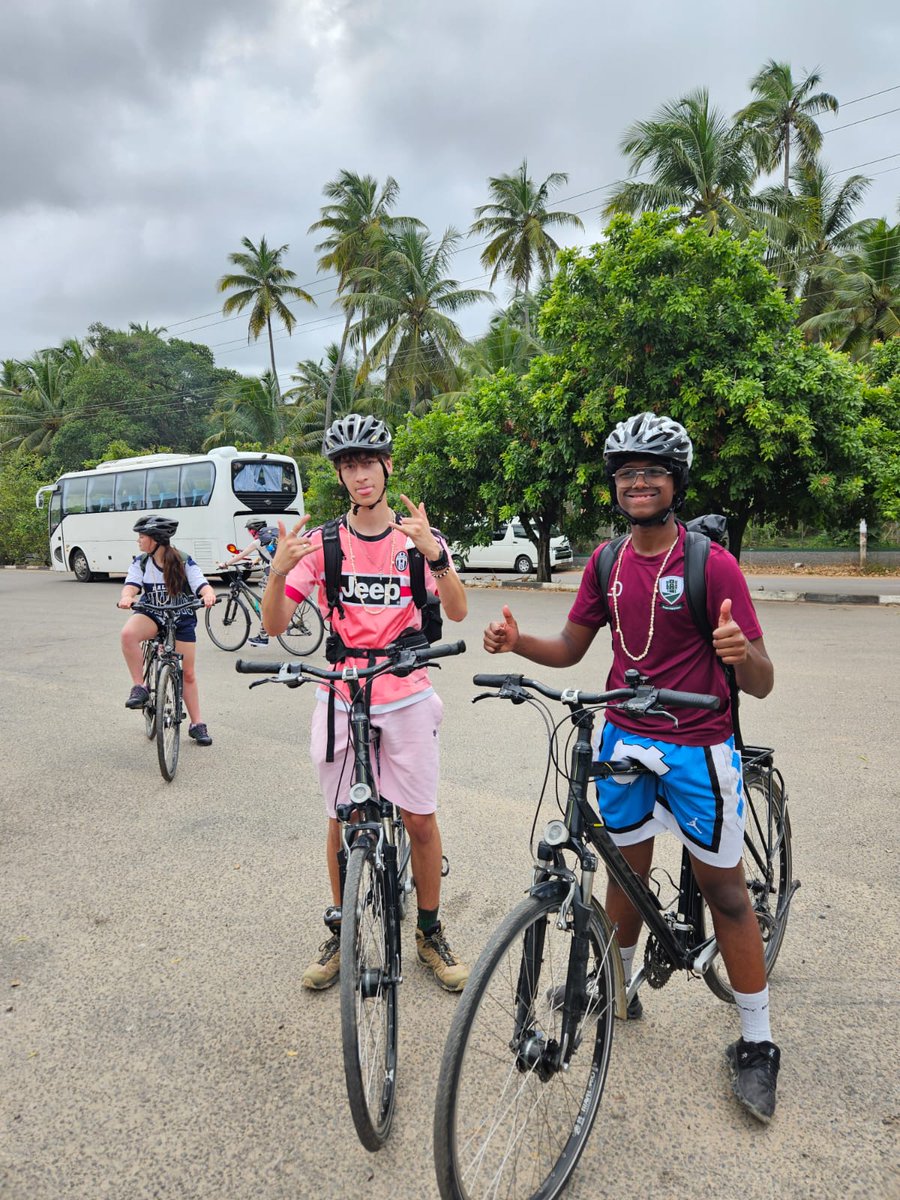 BlaiseOutdoor's tweet image. Early morning 30km cycle in Sri Lanka through local villages and rice fields. After a quick lunch now on our way to the national park for an elephant safari