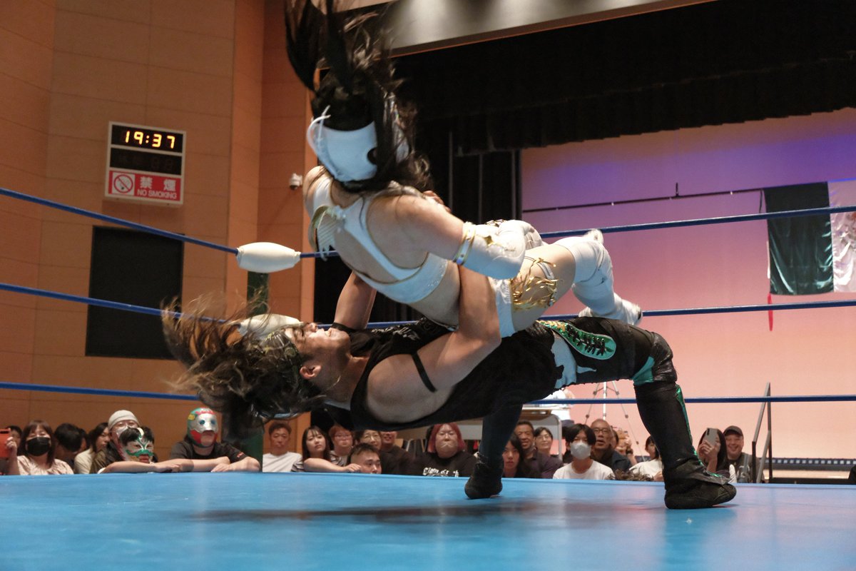 toratigerjiro's tweet photo. 25.7.6 REAL LUCHA LIBRE
RESTART 新起動 〜新たなる道へ〜

リアム・エリック選手
咬牙選手
②

#REALLUCHALIBRE #レアルルチャリブレ #レアル・ルチャ・リブレ #プロレスリングFTO https://t.co/PjYO61axYJ