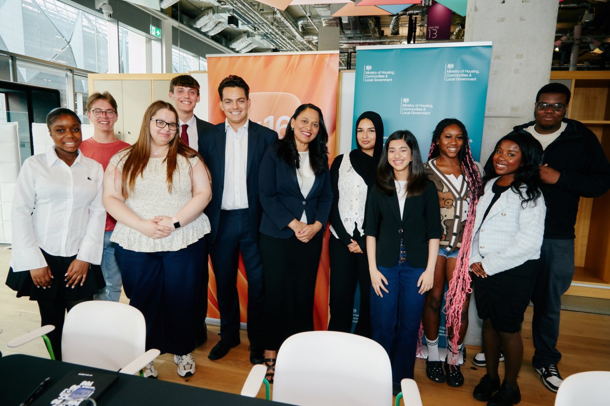 mylifemysay's tweet image. 🚨 16 and 17-year-olds will get the right to vote!
On Monday, My Life My Say hosted a landmark roundtable with Minister for Democracy Rushanara Ali, where we were joined by nine young people for a powerful discussion about the Government’s commitment to lower the voting age to…