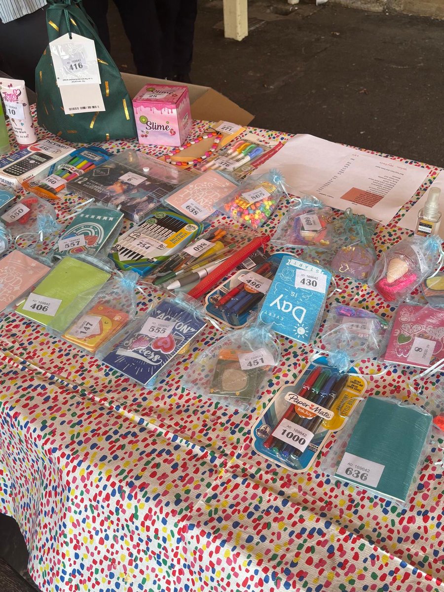 LaRetraiteSW12's tweet image. Today the SEND students are having a Tombola to raise money for @LordsTaverners #SEND #inclusion #fundraising #catholiclife