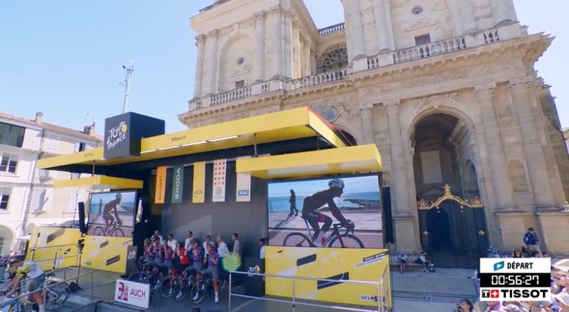 Josselin Riou (@josselin_riou) on Twitter photo Au moment de la présentation de la formation <a href="/GreenEDGEteam/">GreenEDGE Cycling</a>, <a href="/LeTour/">Tour de France™</a> a rendu hommage à Samuele Privitera, tragiquement décédé hier sur le Tour du Val d’Aoste. 🙏 #TDF2025 Au moment de la présentation de la formation <a href="/GreenEDGEteam/">GreenEDGE Cycling</a>, <a href="/LeTour/">Tour de France™</a> a rendu hommage à Samuele Privitera, tragiquement décédé hier sur le Tour du Val d’Aoste. 🙏 #TDF2025