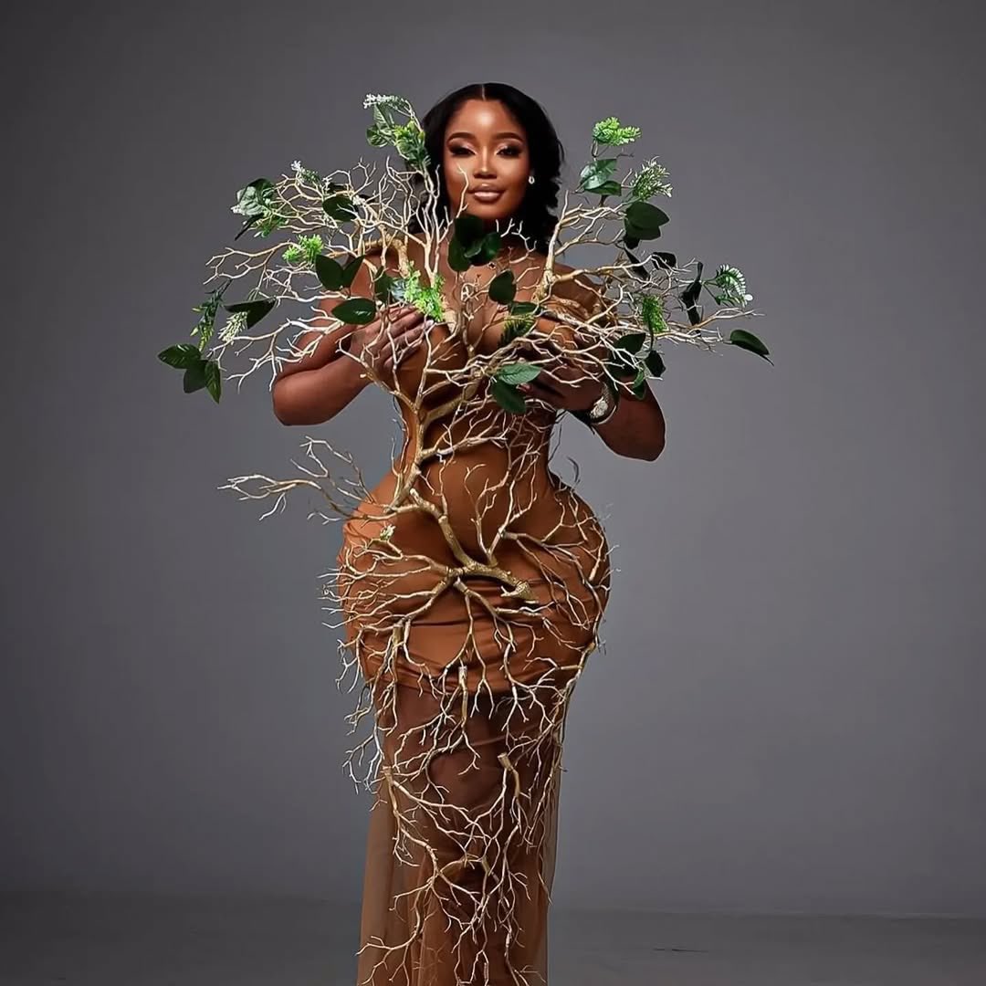 If you had to pick between these two absolutely designs which one are you picking for your birthday photoshoot or the red carpet . 

A. @evamodika in @ericamoorebrand 

B. @officialdoyin_ in @mamadicouture_ 

#fashionandstyle #braperuccistyle #fashioncouture #womensfashion