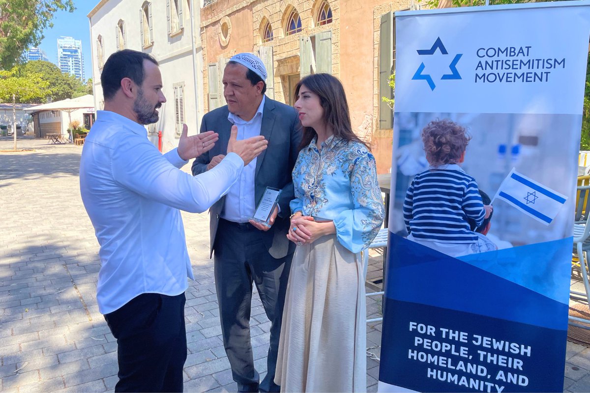 CombatASemitism's tweet image. Yesterday, we honored Imam Hassen Chalghoumi in Israel for his extraordinary courage.
He takes immense risks to fight antisemitism and promote peace between Jews and Muslims.
He is a true hero.