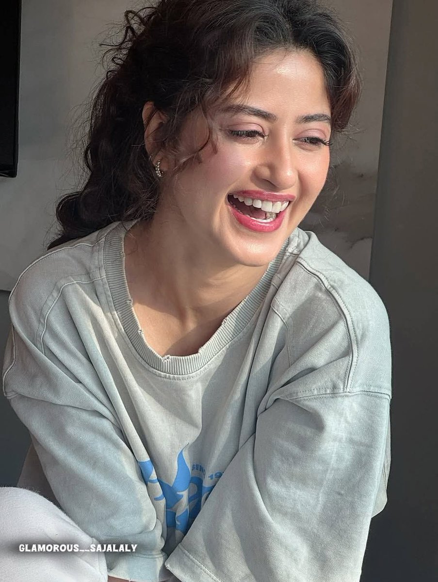 ایٹیٹیوڈ ہونے سے کچھ نہیں ہوتا🙄🔥🔥

سمائل ایسی دو کے ہر کوئی بول پڑے..😍🔥

جگ  گھمیا تھارے جیسا نہ کوئی♥️🥰😁