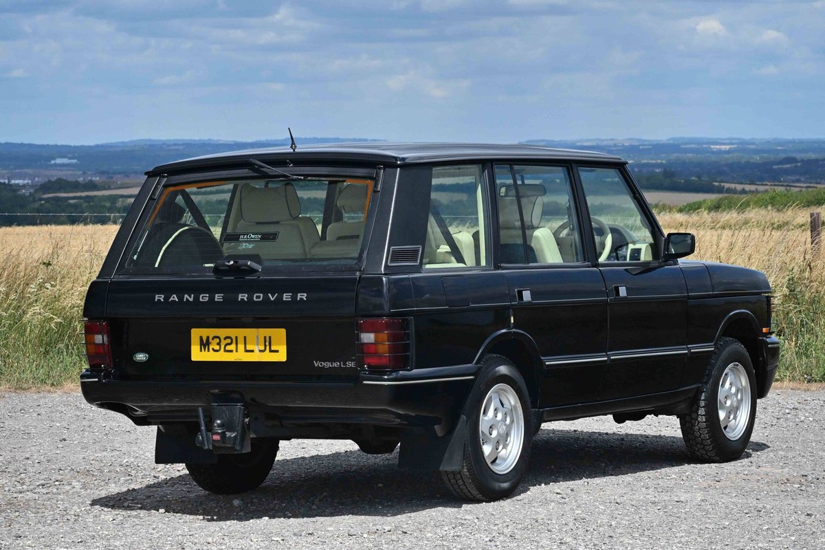 BonhamsCars's tweet image. Live Auction | A desirable long wheelbase 1994 Range Rover Vogue LSE finished in Beluga Black with a Light Stone Connolly Leather interior 🇬🇧 Listing | tinyurl.com/ys3nq77a