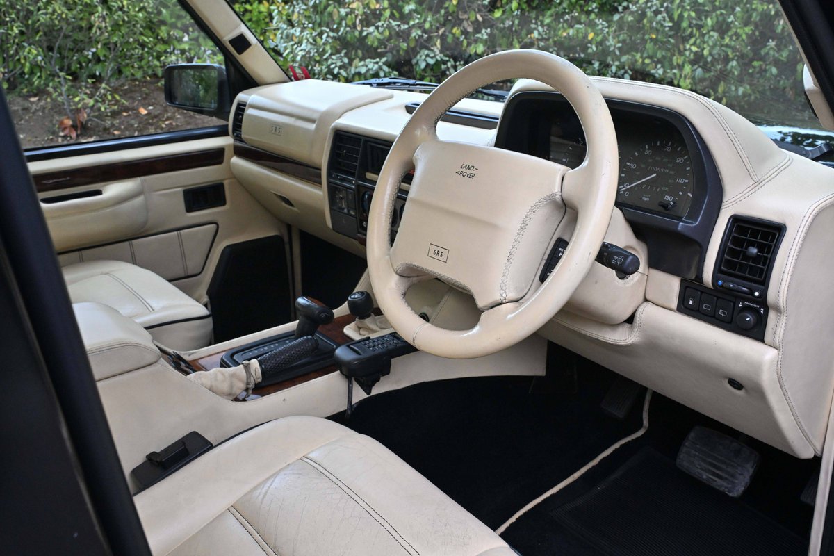 BonhamsCars's tweet image. Live Auction | A desirable long wheelbase 1994 Range Rover Vogue LSE finished in Beluga Black with a Light Stone Connolly Leather interior 🇬🇧 Listing | tinyurl.com/ys3nq77a