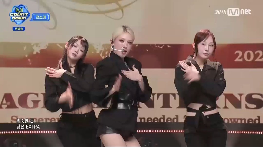 F0RS0MI's tweet image. somi &apos;extra&apos; at mcountdown #EXTRA
