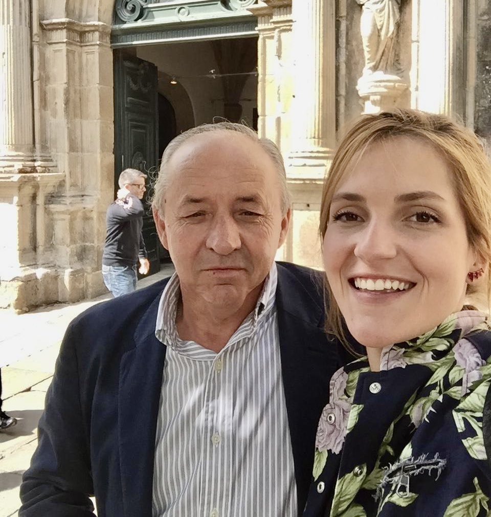 Nuestro solidario e inolvidable Dionisio:
 
Es difícil encontrar las palabras adecuadas para honrar la memoria de un hombre tan íntegro y comprometido como el Senador Dionisio García Carneiro. Su partida inesperada deja un vacío inmenso, no solo en España, sino en el corazón de