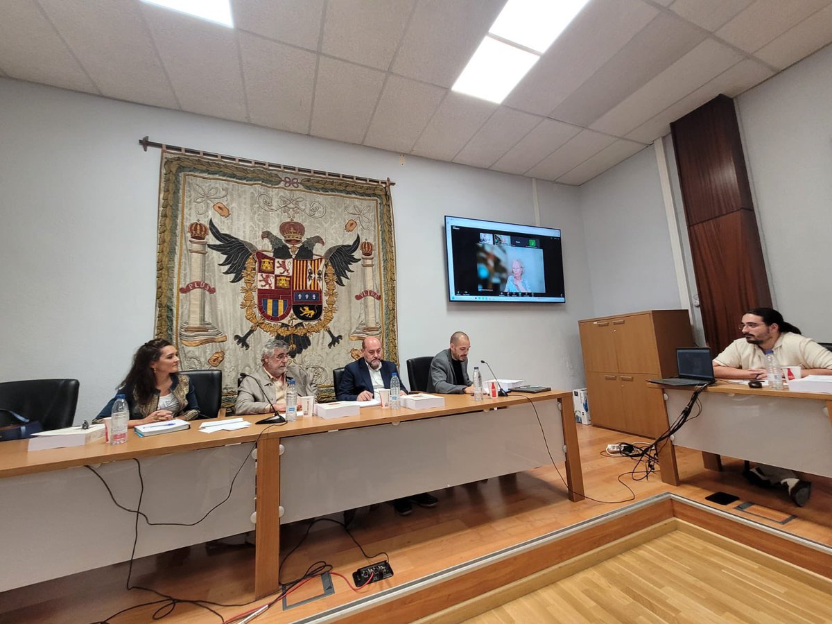 🎓 ¡Enhorabuena al nuevo doctor del grupo!
Jorge Garrido López ha defendido con éxito su tesis doctoral sobre la producción de textil y cuero entre los siglos XIII y XVI.
👏 Un orgullo para PRINMA y para la investigación en Historia Medieval.

<a href="/a_medievalist_/">A medievalist researcher</a>