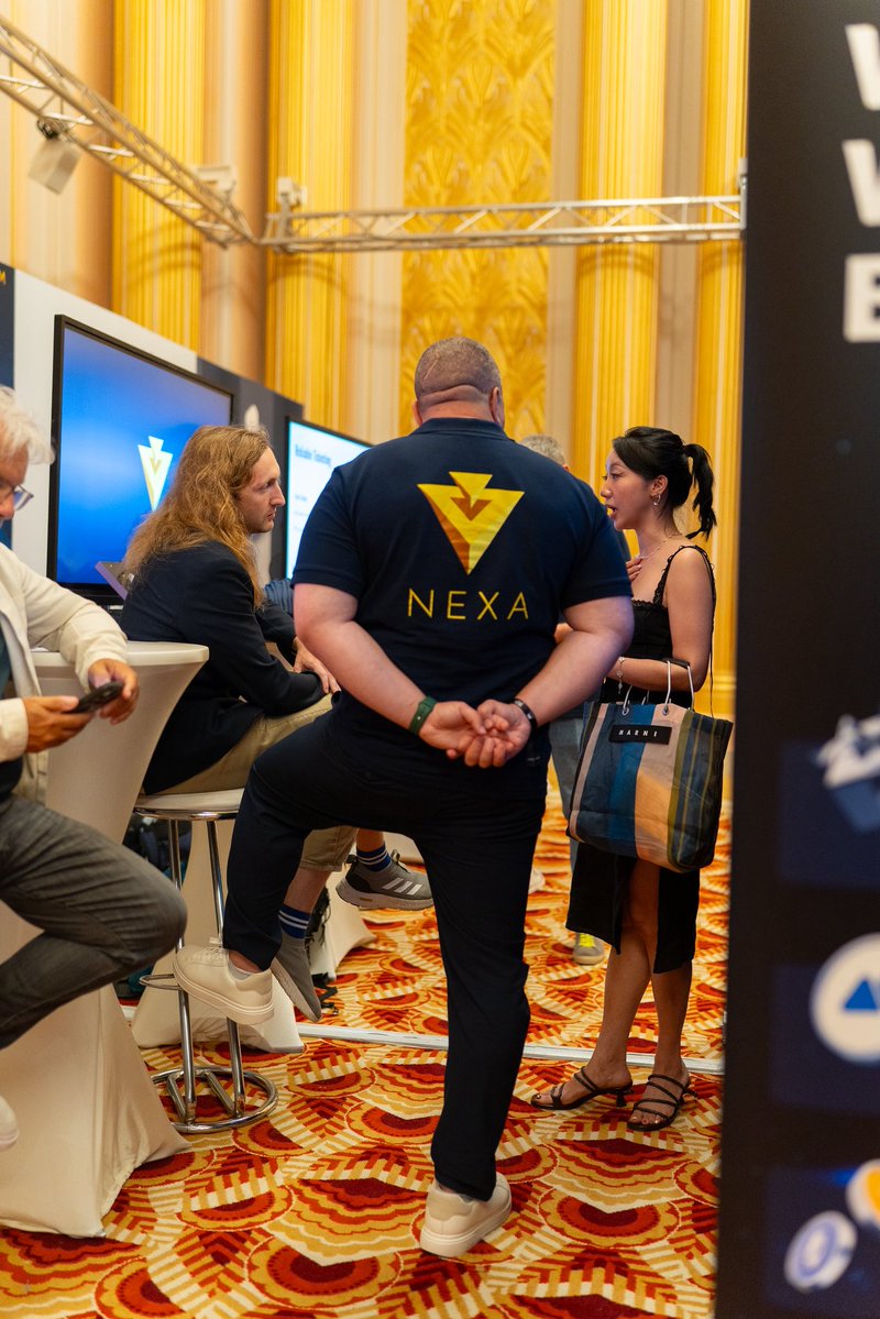 TheDonAlucard's tweet image. Gm 🫡
With great power comes great responsibility. 🤝
Having this logo on my back is an honor and a privilege, but it is also a daily reminder of the mission we carry, to build a freer, fairer financial future for everyone, block by block. 💛