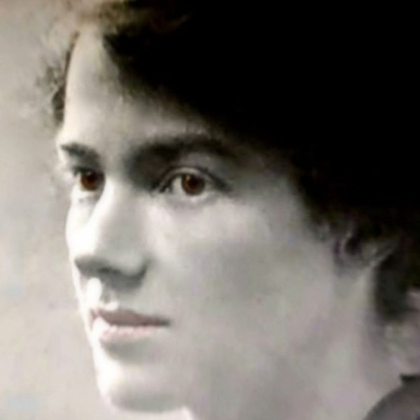 irelandbattles's tweet image. #OnThisDay 1884 Louise Gavan Duffy was born in France. A suffragist, nationalist, scholar, member of Cumann na mBan, & was present in the GPO till the evacuation during the Easter Rising. Duffy also established the first Gaelscoil in Ireland in 1917.
#Ireland #History