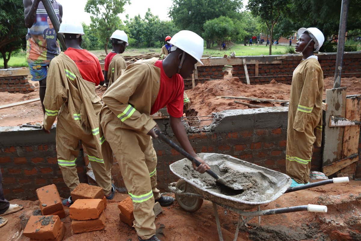 WindleUganda's tweet image. At Rhino Camp High School, secondary education meets hands-on skills!
Through @WindleUganda's secondary vocationalization model, students are mastering crafts like welding, tailoring, plumbing & construction—equipping them for both academic & practical success. #SkillsForLife