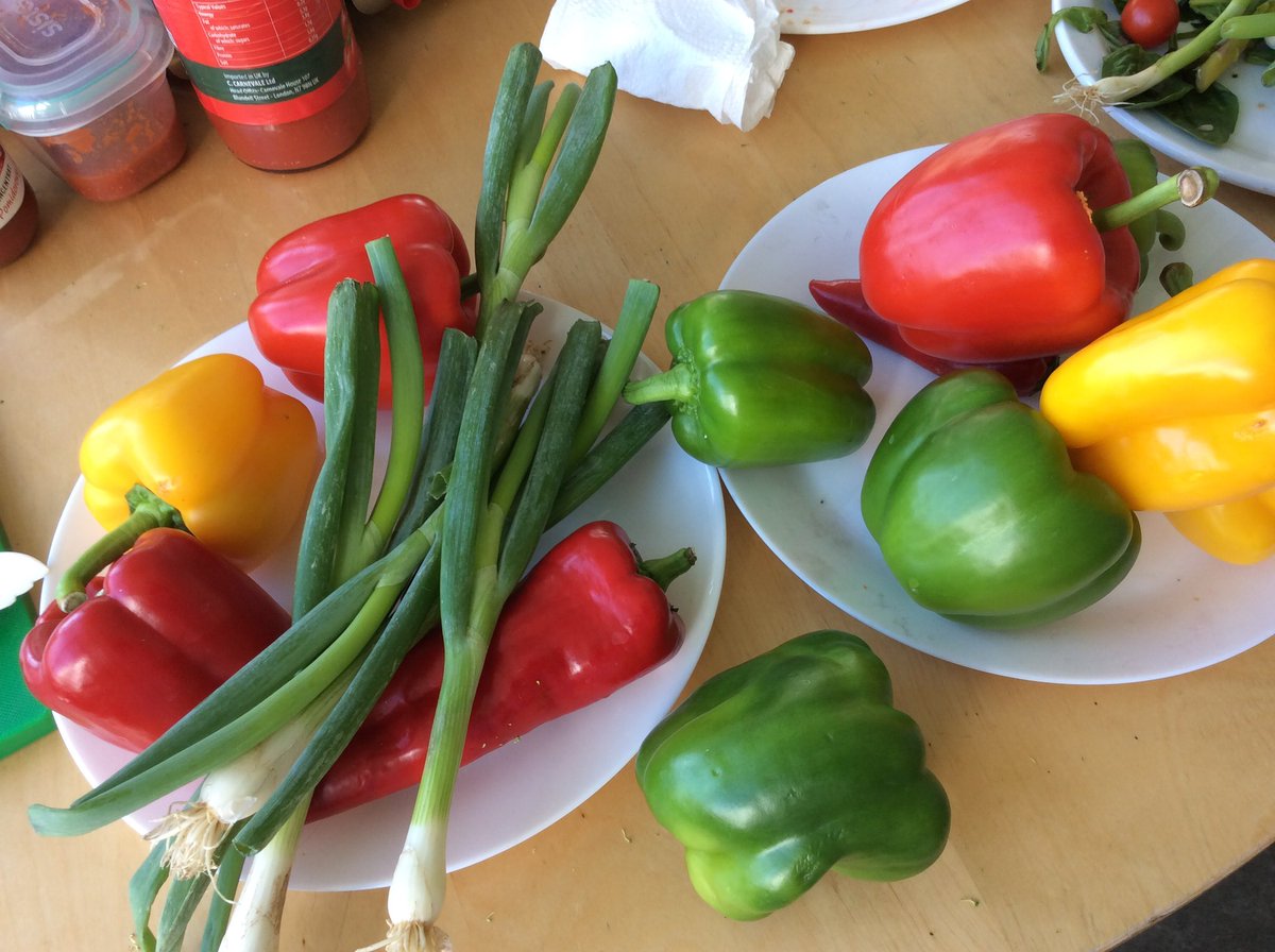 Last week in Design and Technology, Year 3 rolled up their sleeves and put their culinary skills to the test! Using a colourful variety of seasonal vegetables, they designed and made their very own vegetable tarts.