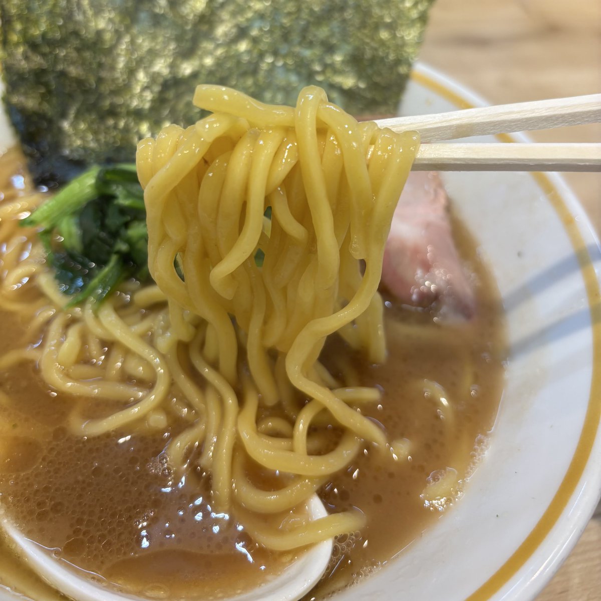 40📍七代目麺家あくた川（京都河原町）

　らーめん
　🍚
　🍚

久々の京都ラーメンはこちラー♡

呪文はﾌﾂｳｺｲﾒﾌﾂｳ🪄

しょっぱ濃うまくて

追加注文で米爆食い( ⸝⸝⸝˙~˙⸝⸝⸝ )

夜勤明けは食欲えっぐいねぇ💉

ﾊﾟﾜｰﾁｬｰｼﾞで疲れぶっとびました♡

ごちそうさまでした！