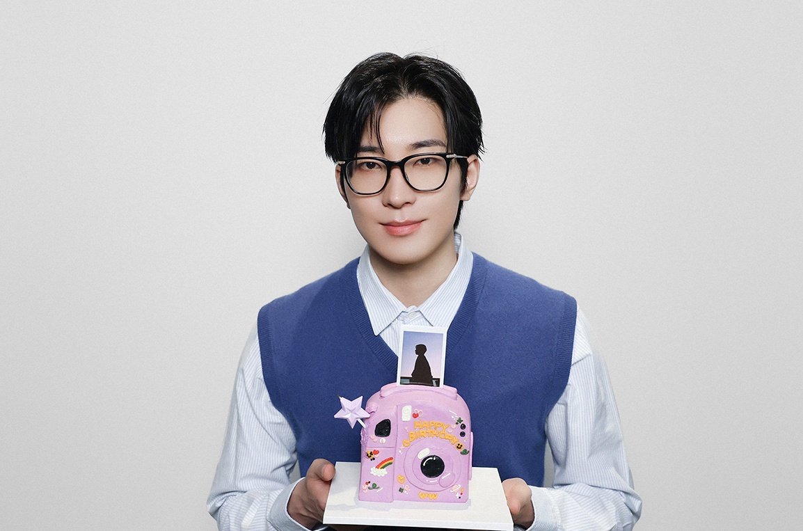 jeononutime's tweet photo. he took photoframe on the day he did last gameboi before his school break ☹️😭 https://t.co/Bhq11aNBvQ