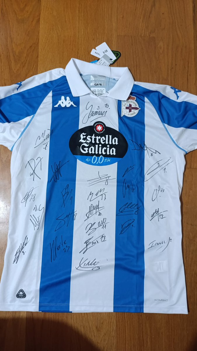 TwDepor__'s tweet photo. Dende #TWDepor e a organización da @Galiza_Tw_Cup queremos agradecer ao @RCDeportivo e a @RCDeportivoFund por cedernos esta camiseta firmada para o sorteo benéfico do torneo.

Orgullosos de ser de este clube 💙🤍 Forza Depor Sempre💪! https://t.co/mDQzRUeDgH