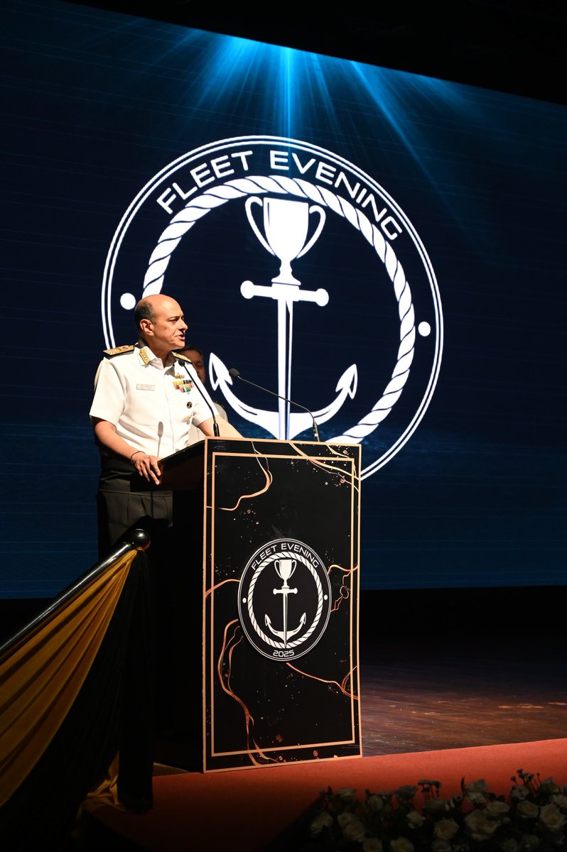 TheDCIndia's tweet image. Heroism Honoured | Day-2 of #FleetEvening2025 saw VAdm Sanjay J Singh awarding top honours to ships for operational excellence. 🏆 #INSVisakhapatnam was Best Destroyer, #INSTeg Best Frigate, and #INSKochi bagged Most Spirited Ship. #IndianNavy #SwordArm #WNC #DCI
