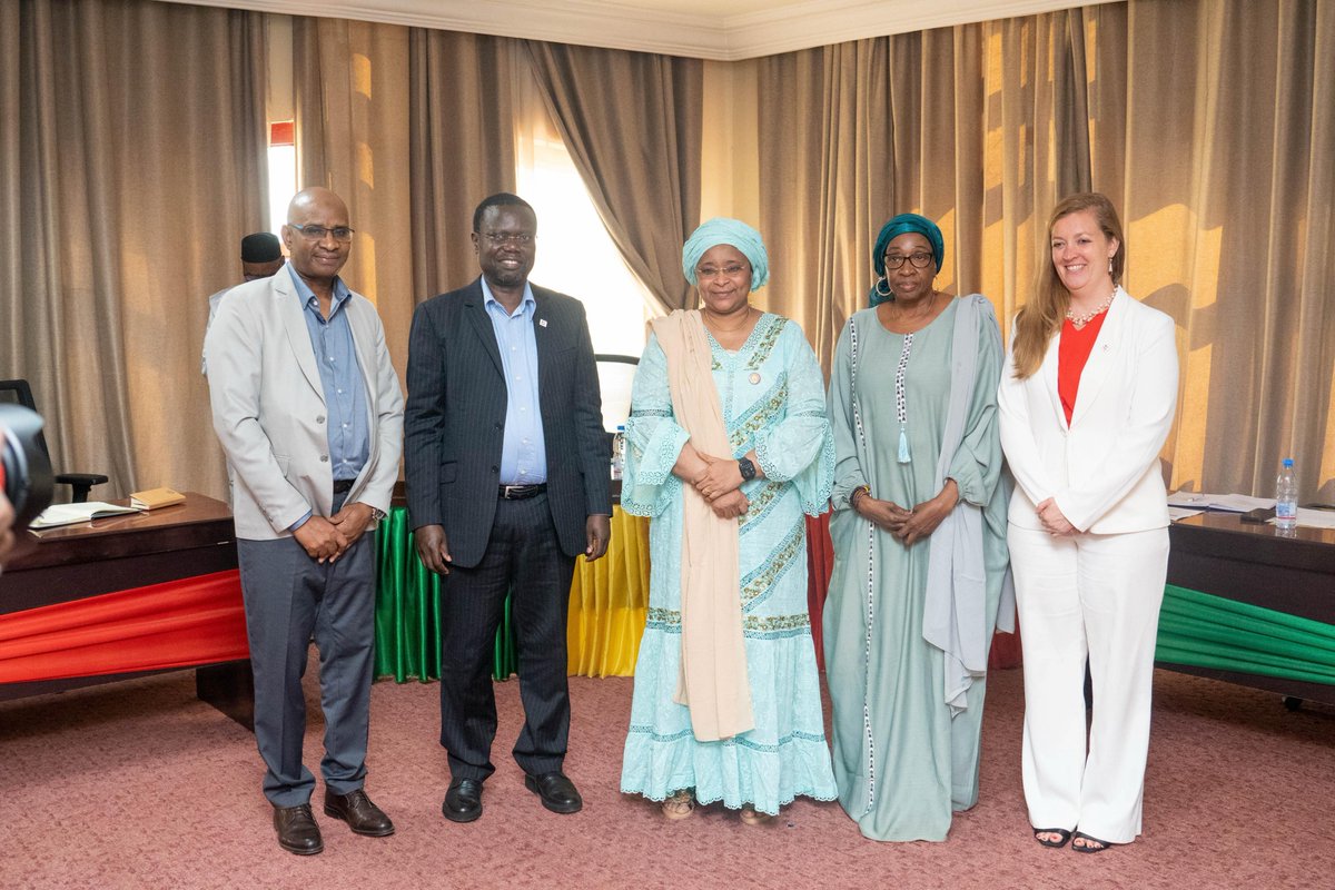 IFRC Africa (@ifrcafrica) on Twitter photo Our Regional Director <a href="/CharlesBusinge1/">Charles Businge</a> concluded a 3-day visit to #Mali, where the combined impacts of climate shocks and conflict are driving rising humanitarian needs, displacement, and food insecurity.
He met the Minister of Health and witnessed <a href="/CroixRougeMali/">Croix-Rouge Malienne</a>'s vital work Our Regional Director <a href="/CharlesBusinge1/">Charles Businge</a> concluded a 3-day visit to #Mali, where the combined impacts of climate shocks and conflict are driving rising humanitarian needs, displacement, and food insecurity.
He met the Minister of Health and witnessed <a href="/CroixRougeMali/">Croix-Rouge Malienne</a>'s vital work