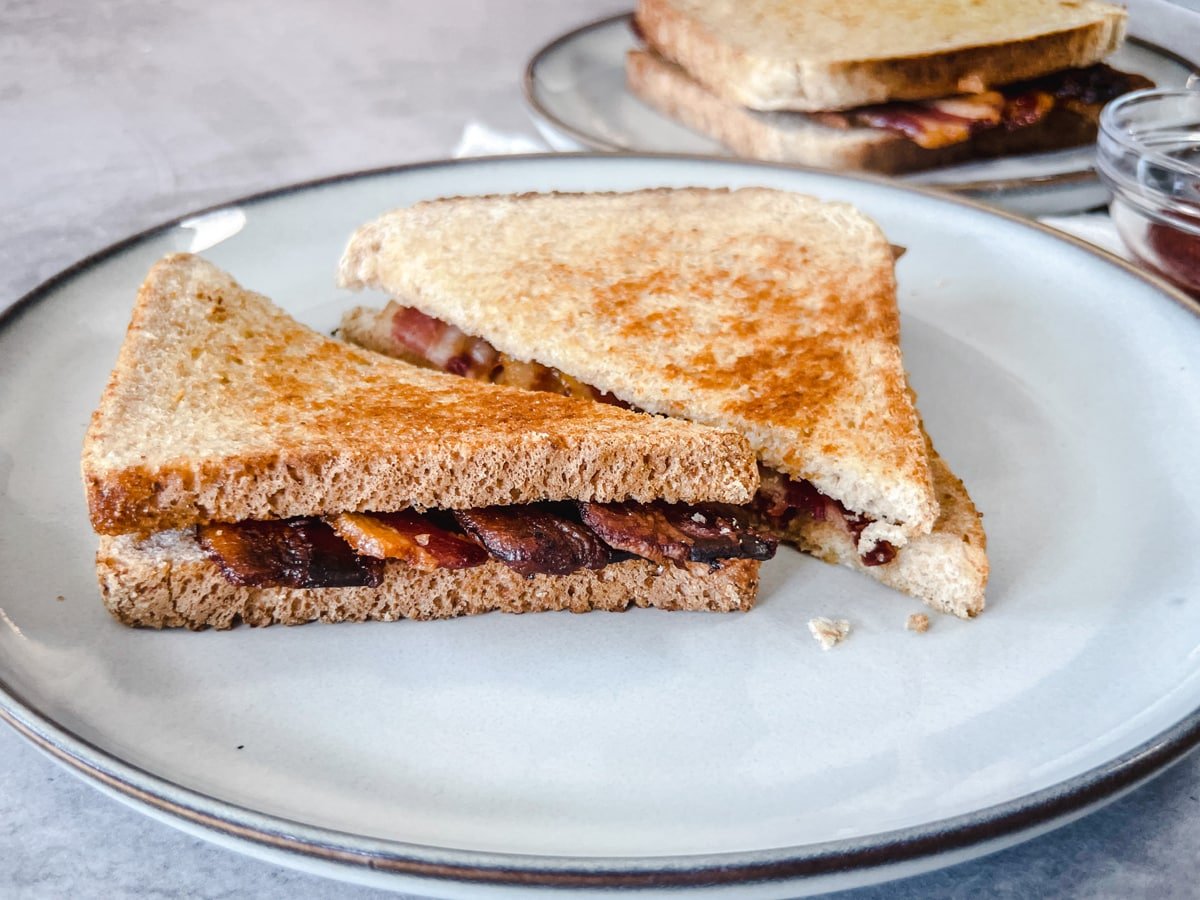 Did you know all past survey results live in the Hull Data Observatory? 🗂️

👉 data.hull.gov.uk

From the serious:
📉 51% said their financial situation got worse in the last year (Jan 25)

To the fun:
🥓 3% have mustard in their bacon butties (Mar 22)

#ThrowbackThursday