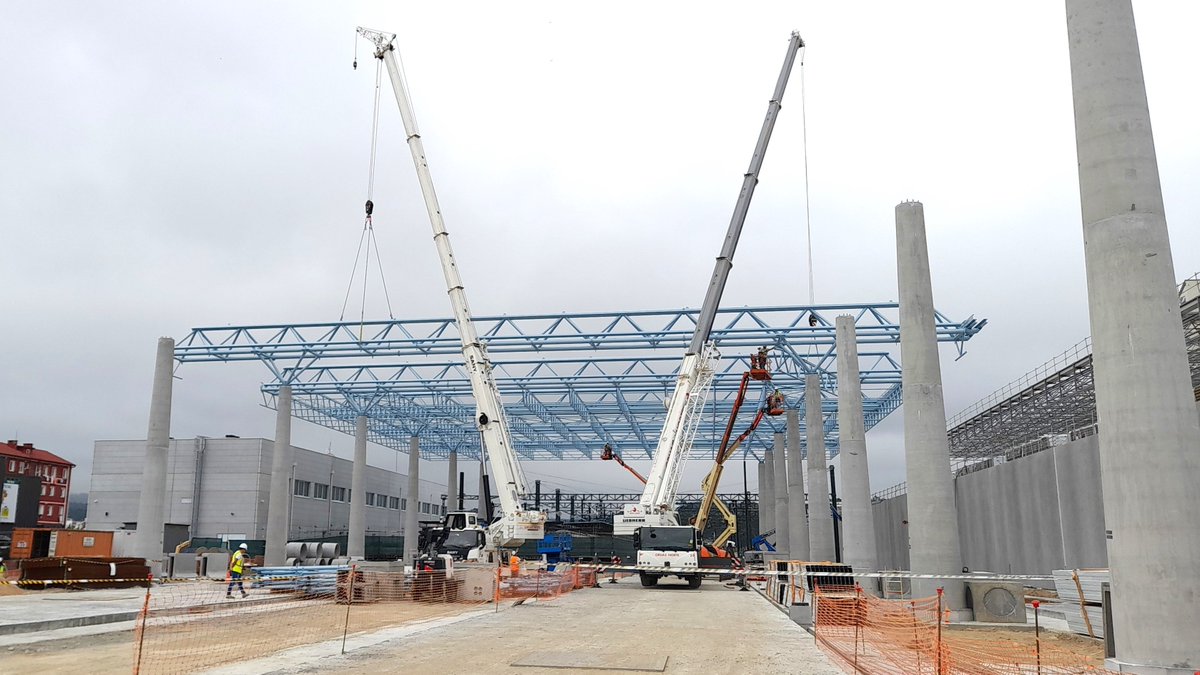 Adif_es's tweet image. 👷🚉Avanzamos en la remodelación y ampliación de la estación de A Coruña • Completamos el montaje de los pilares para izar la estructura de la nueva marquesina.
🚧A la vez, trabajamos en:
·Nuevas vías y andenes.
·Paso inferior.
·Señalización y comunicaciones.
·Interior del…