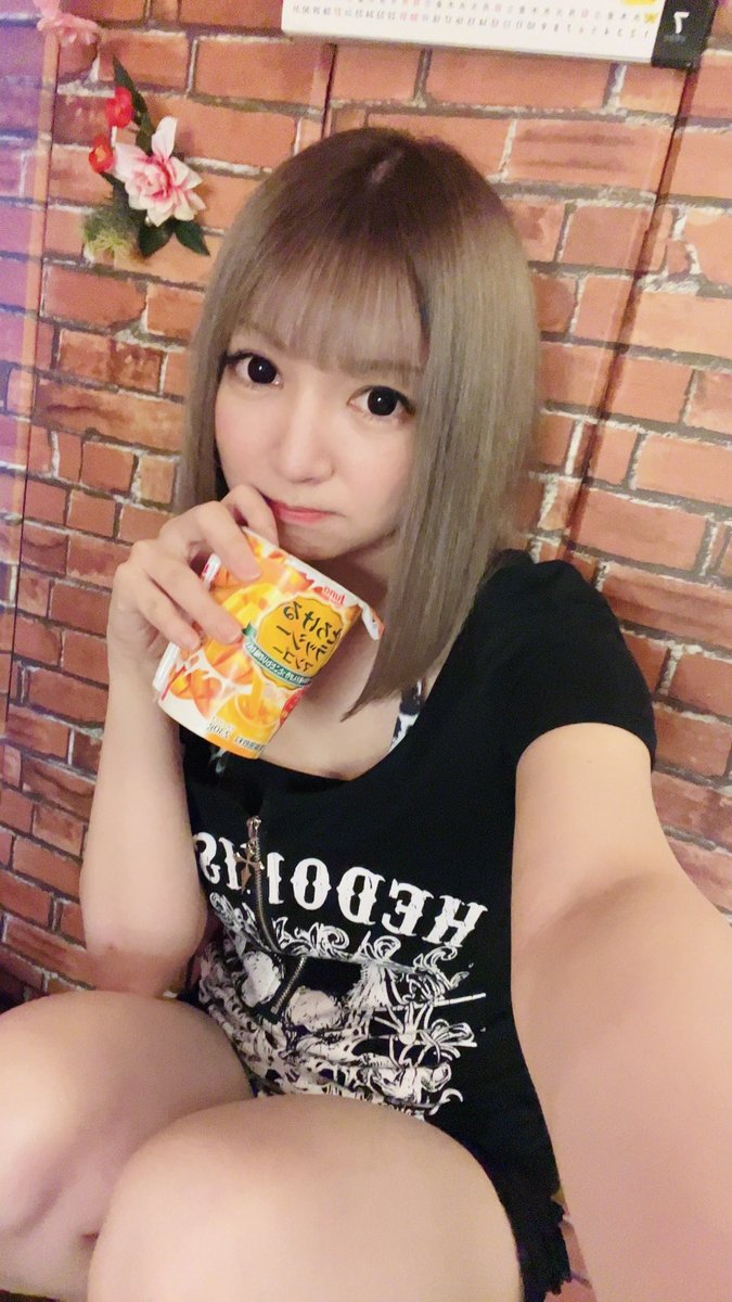 mintspec_mii's tweet image. こんばんはー!!今日は生配信お休みのリフレッシュ休暇ですー‼️✨これ飲んでゆっくりしたいと思います😆🍀
いや~しかし今日も暑いね💦みんな涼しく過ごしてね☺️