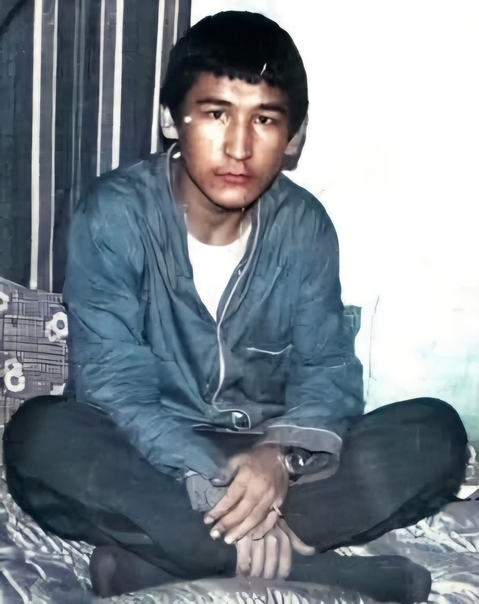 “Deyin ki anama dostu yok ki medet uma;
Yiğitlikte usta ama kahpelikte yok Velican.”
#VelicanOduncu