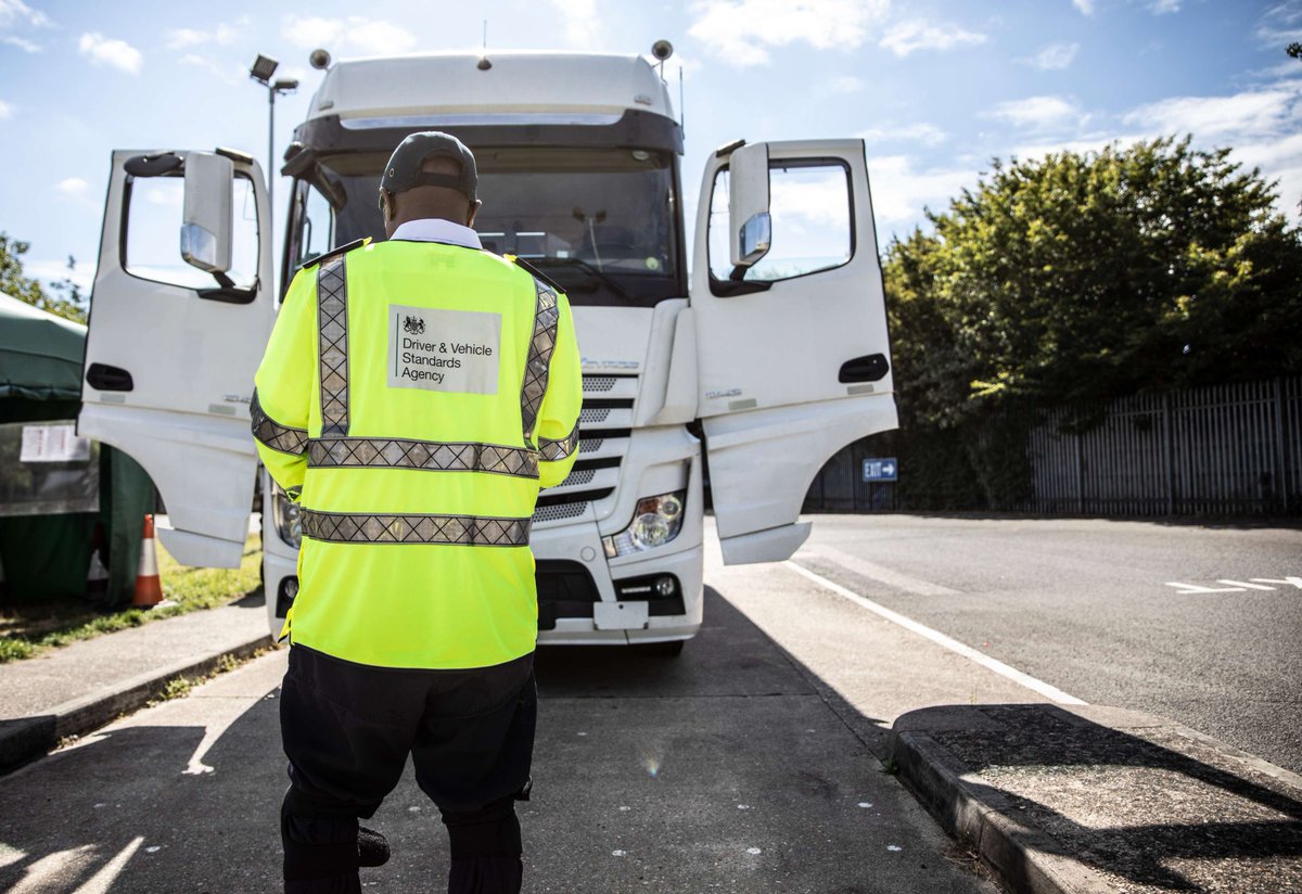 DVSAgovuk's tweet image. We’ve made more changes to DVSA’s search application tool.
💻 Prohibition notification emails will now include a link for you to read the letter and download it straight to your device.
📮 If no email address is recorded, letters will be sent by post.