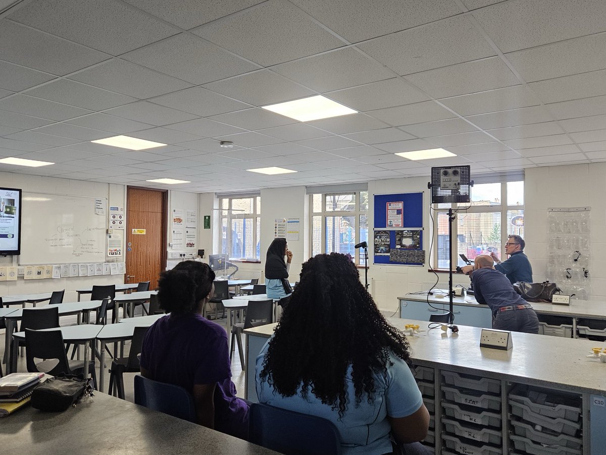 LaRetraiteSW12's tweet image. Today we have @bp_plc interviewing the students for their Energising Futures Campaign #STEM #Careers