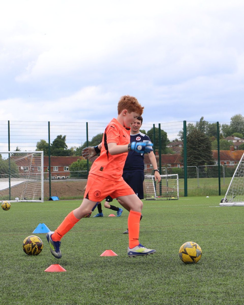 RFCCommunity's tweet image. Want to practice your footballing and goalkeeping skills over the Summer Holidays? 

Book yourself onto the summer camps 🔗…ng-fc-community-trust.classforkids.io/camps🔗 

Do you think Leigh enjoys it more than the children?

#readingfccommunitytrust | #readingfc | #holidaycamps | #footballcamps |…