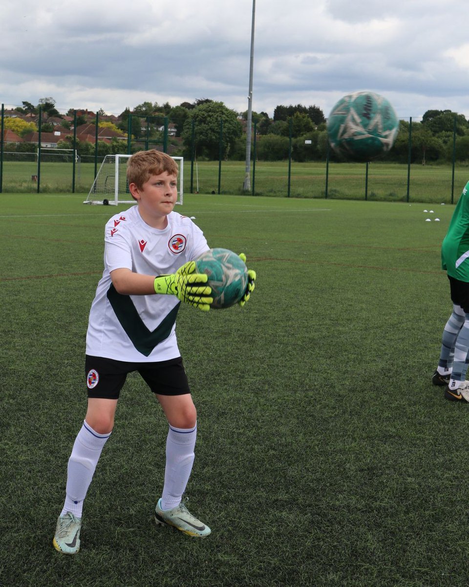 RFCCommunity's tweet image. Want to practice your footballing and goalkeeping skills over the Summer Holidays? 

Book yourself onto the summer camps 🔗…ng-fc-community-trust.classforkids.io/camps🔗 

Do you think Leigh enjoys it more than the children?

#readingfccommunitytrust | #readingfc | #holidaycamps | #footballcamps |…