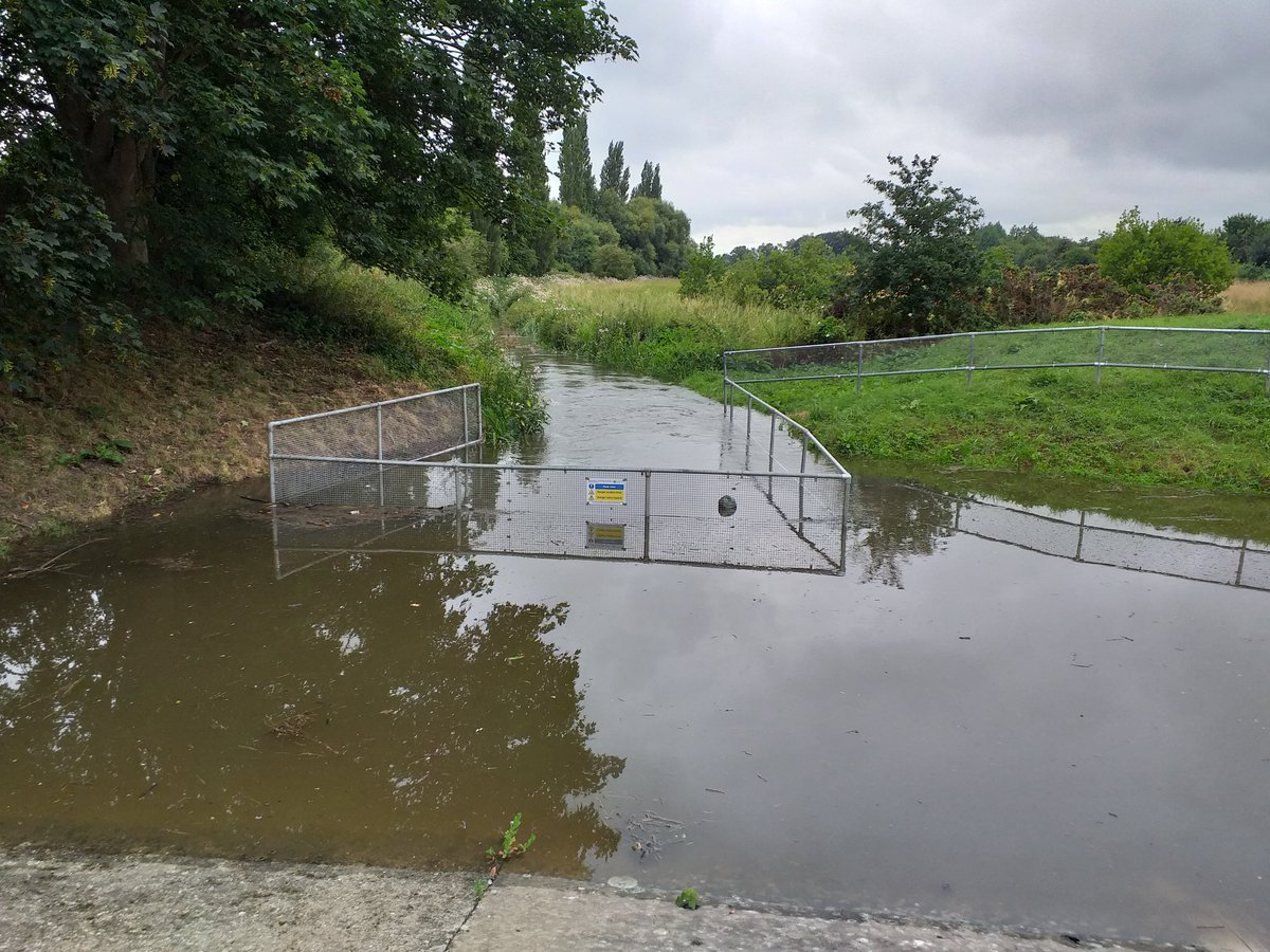 FinchettsBrook's tweet image. Canal breached beyond bridge 131
Towpath closed
Leaking into wetlands &amp;amp; starting to flood countess park vila knoll bridge
@ShitChester @FriendsCoCCP